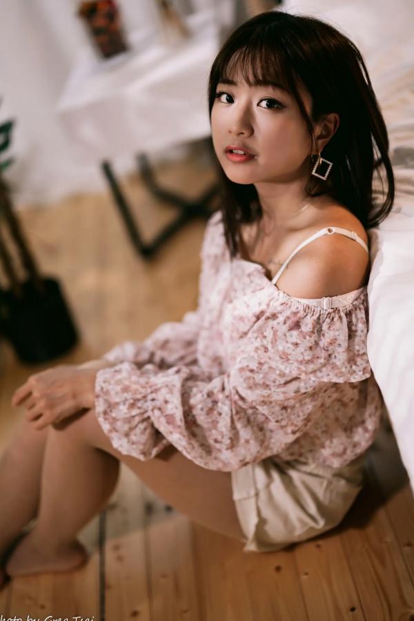    小栗 - 温馨居家私房棚拍，清新治愈系邻家美女甜美写真第62张图片