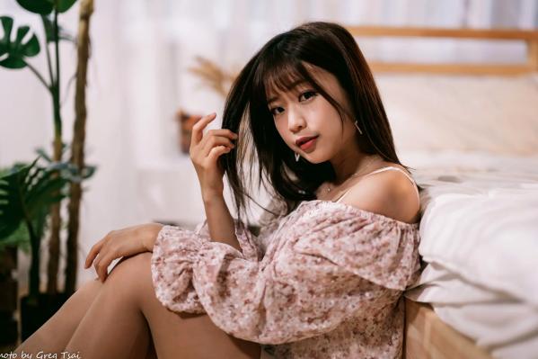    小栗 - 温馨居家私房棚拍，清新治愈系邻家美女甜美写真第63张图片