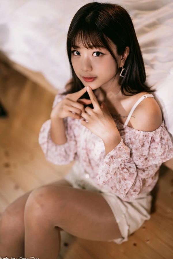   小栗 - 温馨居家私房棚拍，清新治愈系邻家美女甜美写真第64张图片