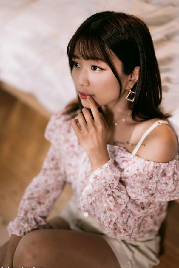    小栗 - 温馨居家私房棚拍，清新治愈系邻家美女甜美写真第65张图片