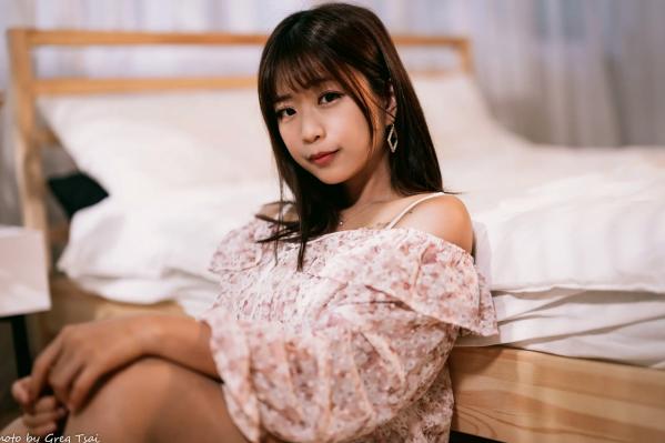    小栗 - 温馨居家私房棚拍，清新治愈系邻家美女甜美写真第70张图片