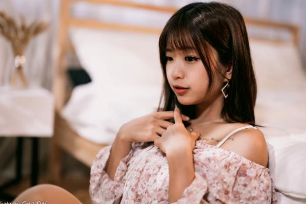    小栗 - 温馨居家私房棚拍，清新治愈系邻家美女甜美写真第71张图片