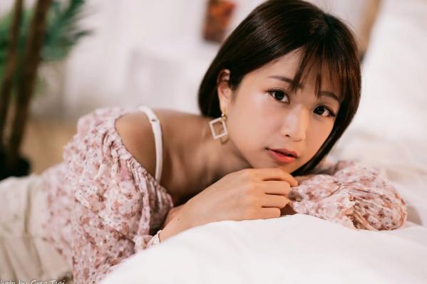    小栗 - 温馨居家私房棚拍，清新治愈系邻家美女甜美写真第75张图片