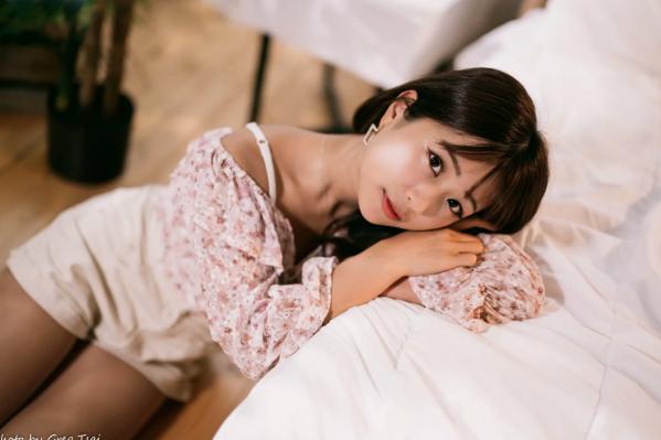    小栗 - 温馨居家私房棚拍，清新治愈系邻家美女甜美写真第76张图片