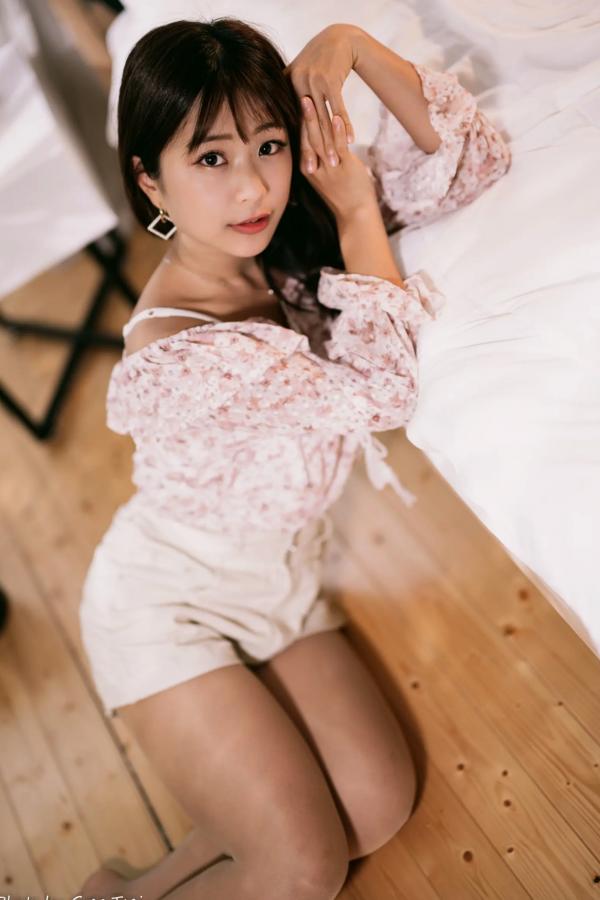    小栗 - 温馨居家私房棚拍，清新治愈系邻家美女甜美写真第77张图片