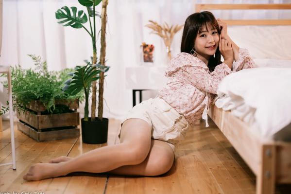    小栗 - 温馨居家私房棚拍，清新治愈系邻家美女甜美写真第78张图片