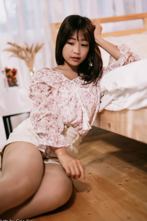    小栗 - 温馨居家私房棚拍，清新治愈系邻家美女甜美写真第79张图片
