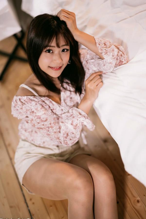    小栗 - 温馨居家私房棚拍，清新治愈系邻家美女甜美写真第82张图片