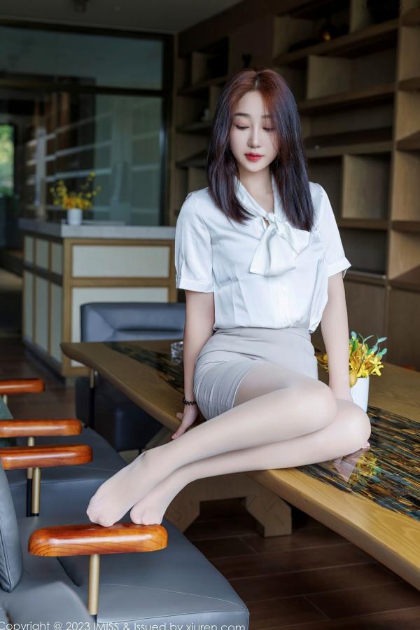    IMiss爱蜜社-735-九月生：职场制服诱惑与性感私房内衣写真，气质女神的优雅视觉盛宴第56张图片