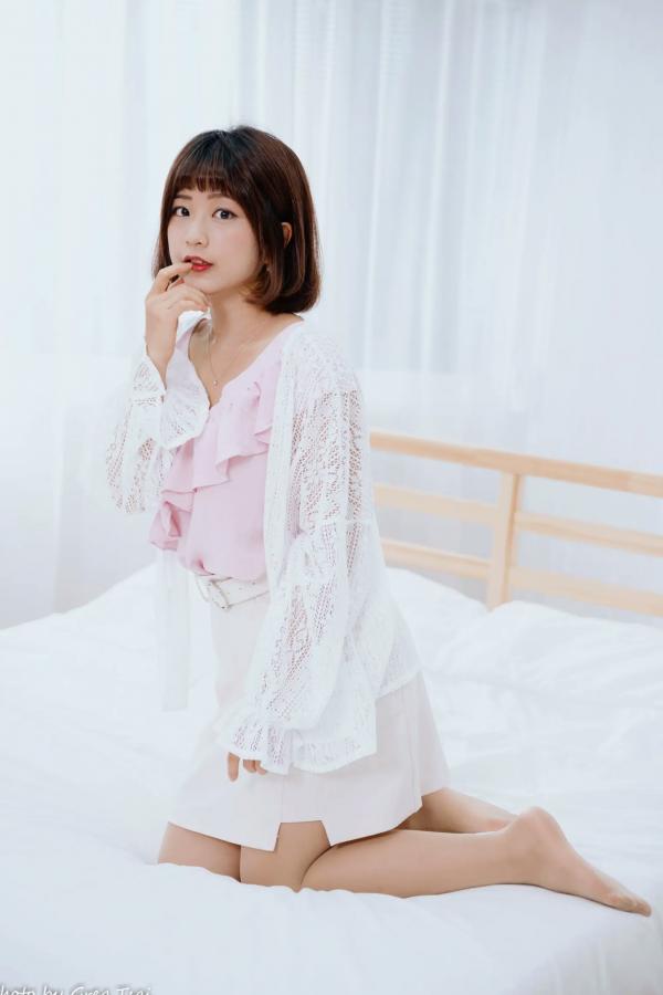    小栗 - 居家清纯私房美图，清新治愈系短发女神，唯美蕾丝与温馨卧室写真第7张图片