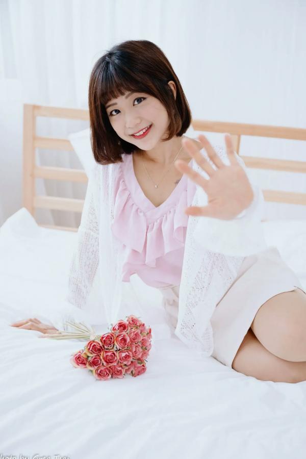    小栗 - 居家清纯私房美图，清新治愈系短发女神，唯美蕾丝与温馨卧室写真第24张图片
