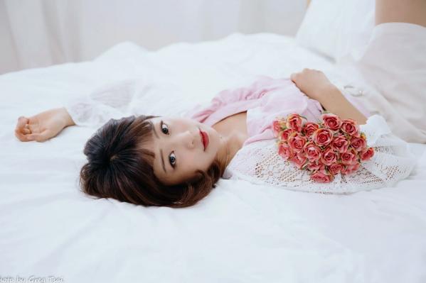   小栗 - 居家清纯私房美图，清新治愈系短发女神，唯美蕾丝与温馨卧室写真第43张图片