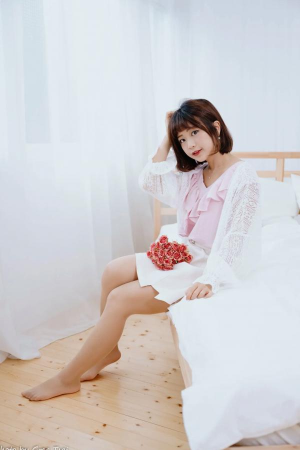    小栗 - 居家清纯私房美图，清新治愈系短发女神，唯美蕾丝与温馨卧室写真第44张图片