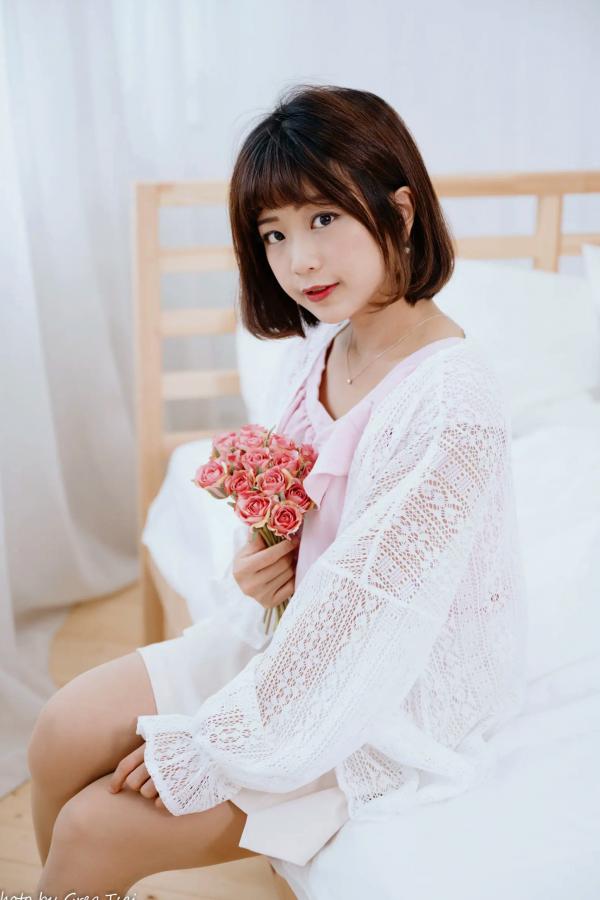    小栗 - 居家清纯私房美图，清新治愈系短发女神，唯美蕾丝与温馨卧室写真第45张图片