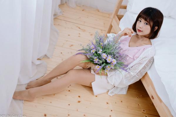    小栗 - 居家清纯私房美图，清新治愈系短发女神，唯美蕾丝与温馨卧室写真第50张图片