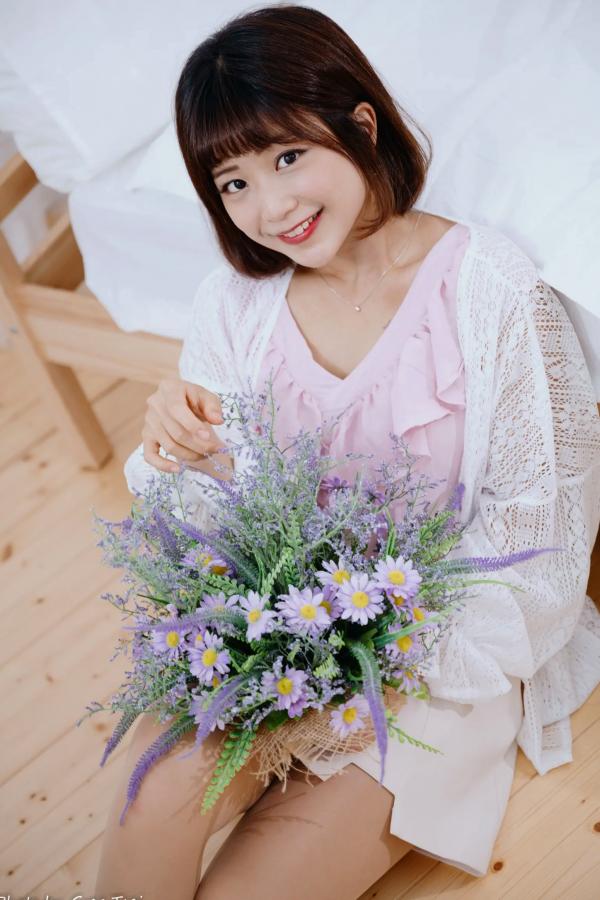    小栗 - 居家清纯私房美图，清新治愈系短发女神，唯美蕾丝与温馨卧室写真第51张图片