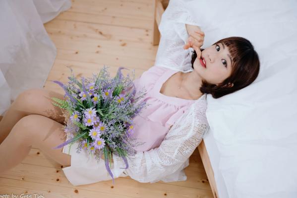    小栗 - 居家清纯私房美图，清新治愈系短发女神，唯美蕾丝与温馨卧室写真第57张图片