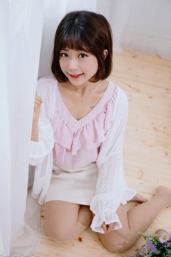    小栗 - 居家清纯私房美图，清新治愈系短发女神，唯美蕾丝与温馨卧室写真第62张图片