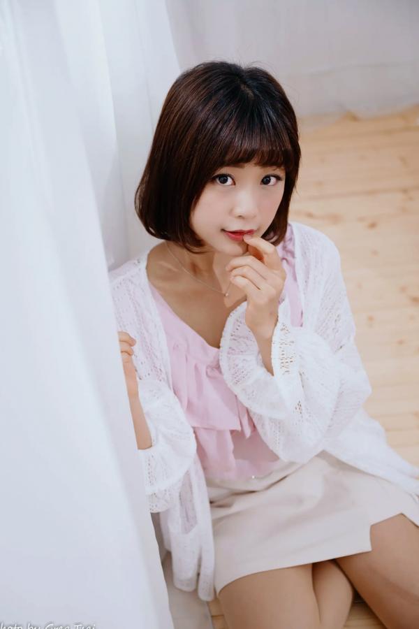    小栗 - 居家清纯私房美图，清新治愈系短发女神，唯美蕾丝与温馨卧室写真第63张图片