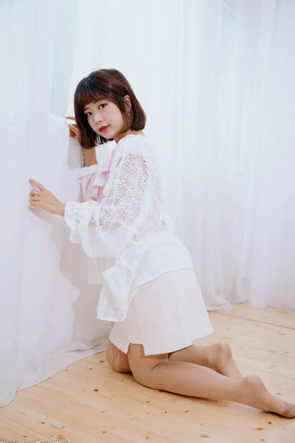    小栗 - 居家清纯私房美图，清新治愈系短发女神，唯美蕾丝与温馨卧室写真第65张图片