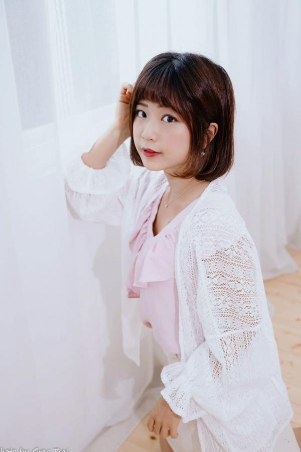    小栗 - 居家清纯私房美图，清新治愈系短发女神，唯美蕾丝与温馨卧室写真第66张图片