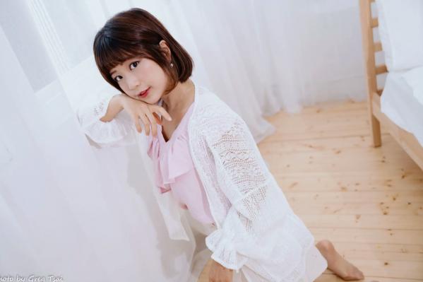    小栗 - 居家清纯私房美图，清新治愈系短发女神，唯美蕾丝与温馨卧室写真第67张图片
