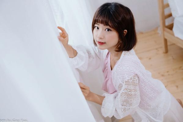    小栗 - 居家清纯私房美图，清新治愈系短发女神，唯美蕾丝与温馨卧室写真第68张图片