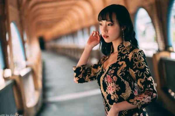    娃娃 - 绝美古典旗袍写真，优雅东方韵味与现代时尚风格碰撞 [108P]第2张图片