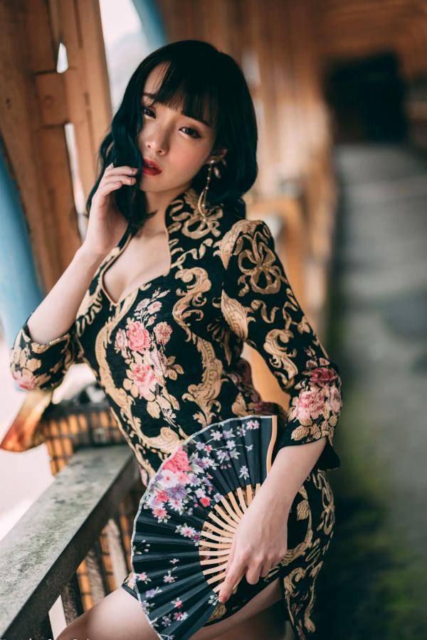    娃娃 - 绝美古典旗袍写真，优雅东方韵味与现代时尚风格碰撞 [108P]第23张图片