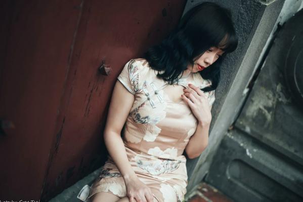    娃娃 - 绝美古典旗袍写真，优雅东方韵味与现代时尚风格碰撞 [108P]第36张图片