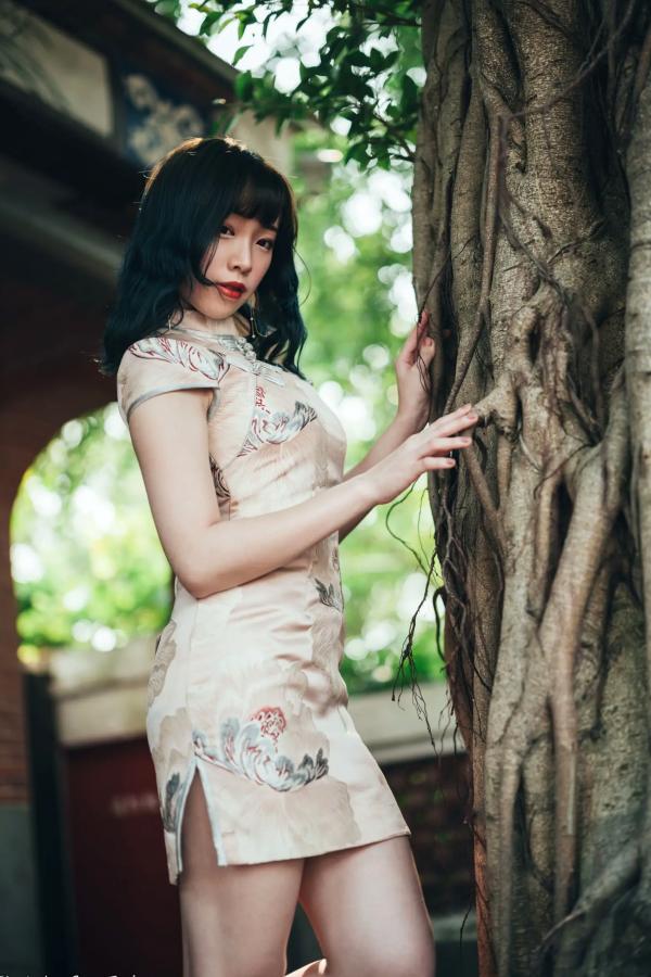    娃娃 - 绝美古典旗袍写真，优雅东方韵味与现代时尚风格碰撞 [108P]第40张图片