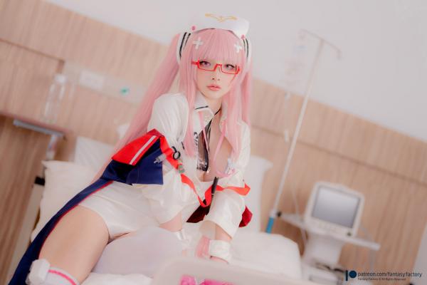    Fantasy-Factory-小丁Ding《碧蓝航线》英仙座护士COS，二次元制服诱惑，高颜值办公室写真（2022.03）第13张图片