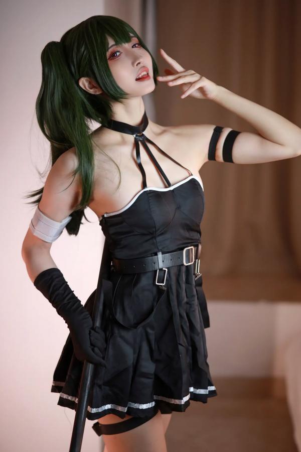    山崎雷纳尤贝尔Cosplay写真：动漫角色扮演，黑色战裙与漆皮长靴的冷艳性感演绎第5张图片