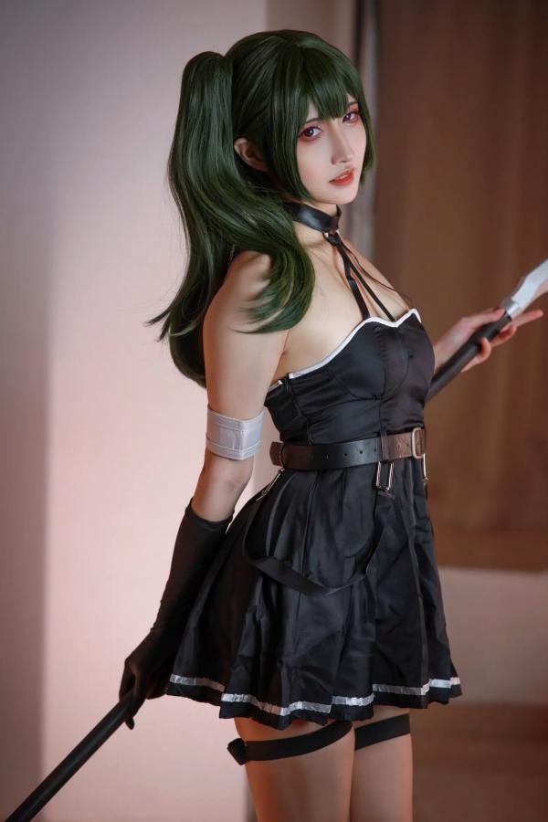    山崎雷纳尤贝尔Cosplay写真：动漫角色扮演，黑色战裙与漆皮长靴的冷艳性感演绎第11张图片