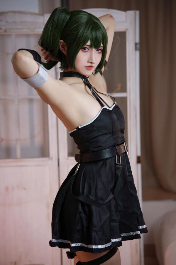    山崎雷纳尤贝尔Cosplay写真：动漫角色扮演，黑色战裙与漆皮长靴的冷艳性感演绎第22张图片