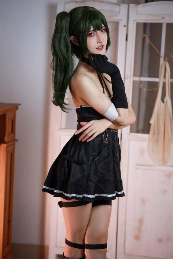    山崎雷纳尤贝尔Cosplay写真：动漫角色扮演，黑色战裙与漆皮长靴的冷艳性感演绎第29张图片