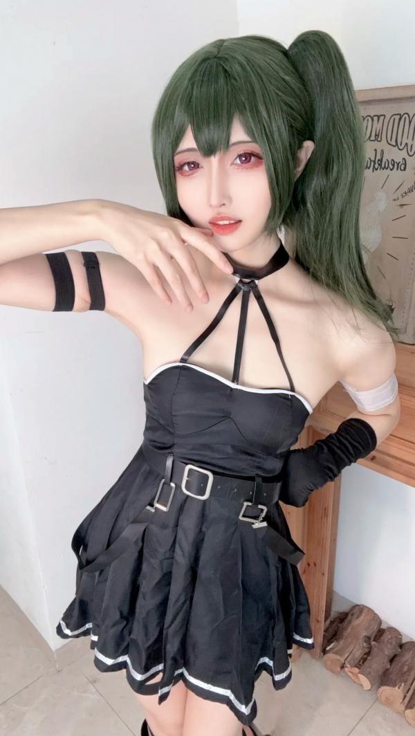    山崎雷纳尤贝尔Cosplay写真：动漫角色扮演，黑色战裙与漆皮长靴的冷艳性感演绎第120张图片