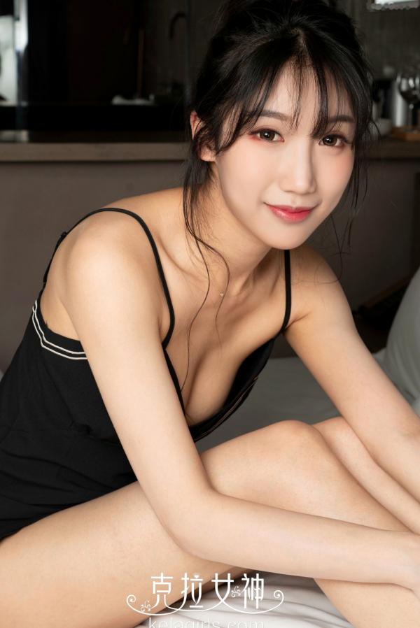    KelaGirls克拉女神佳莹《含娇倚榻》私房写真，居家吊带睡衣诱惑，展现绝美身姿与优雅气质第17张图片