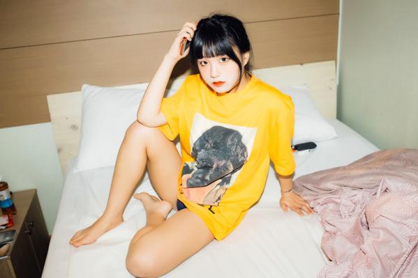    韩国美女Jenny定格居家私房与运动街拍，甜美可爱又不失灵动性感，展现迷人青春活力第1张图片
