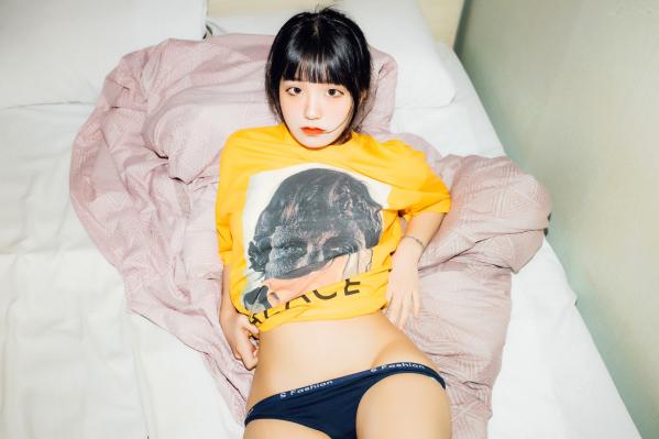    韩国美女Jenny定格居家私房与运动街拍，甜美可爱又不失灵动性感，展现迷人青春活力第16张图片
