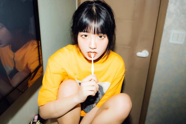    韩国美女Jenny定格居家私房与运动街拍，甜美可爱又不失灵动性感，展现迷人青春活力第22张图片
