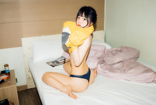    韩国美女Jenny定格居家私房与运动街拍，甜美可爱又不失灵动性感，展现迷人青春活力第40张图片