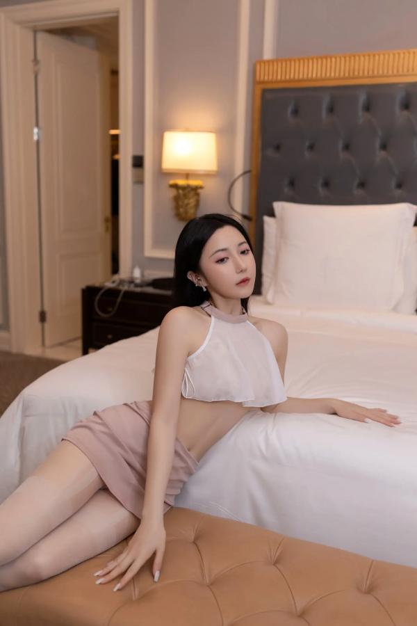    鱼子酱 - 小情趣[120P] 私房大尺度写真，极致白嫩骨感，曼妙美腿诱惑第34张图片