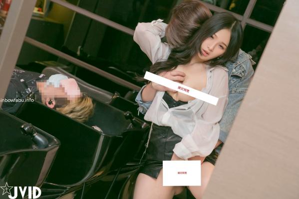    JVID璃奈酱与婕咪：理发店诱惑沙龙，制服若隐若现的极致双生情色大片第3张图片