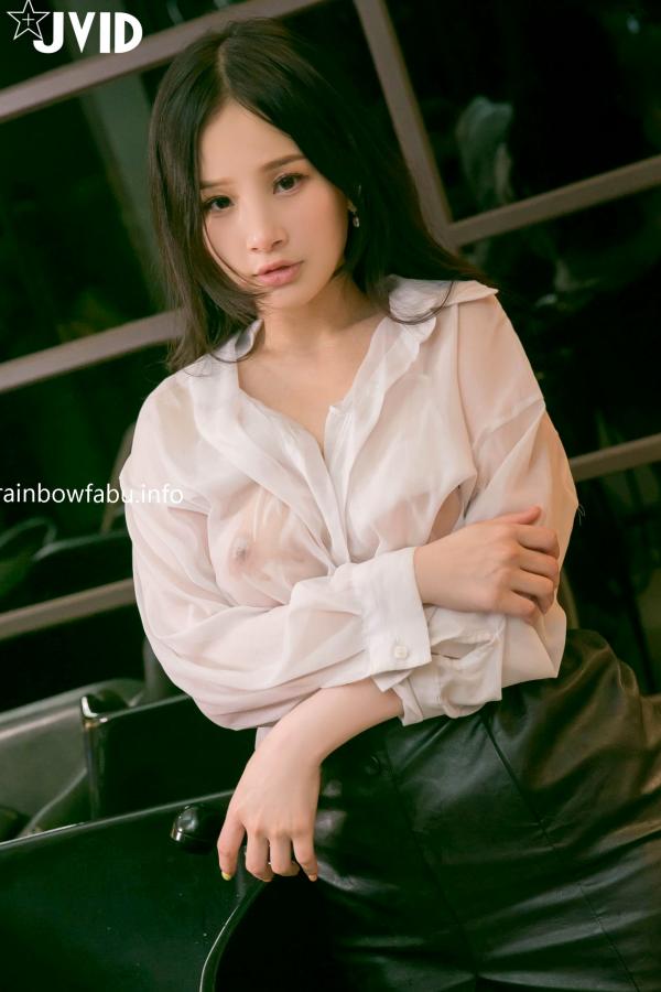    JVID璃奈酱与婕咪：理发店诱惑沙龙，制服若隐若现的极致双生情色大片第67张图片