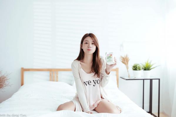    芊聿 - 治愈系清新居家私房照，温暖卧室甜美少女写真 [96P]第23张图片