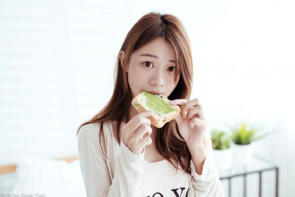    芊聿 - 治愈系清新居家私房照，温暖卧室甜美少女写真 [96P]第30张图片