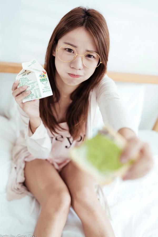    芊聿 - 治愈系清新居家私房照，温暖卧室甜美少女写真 [96P]第39张图片