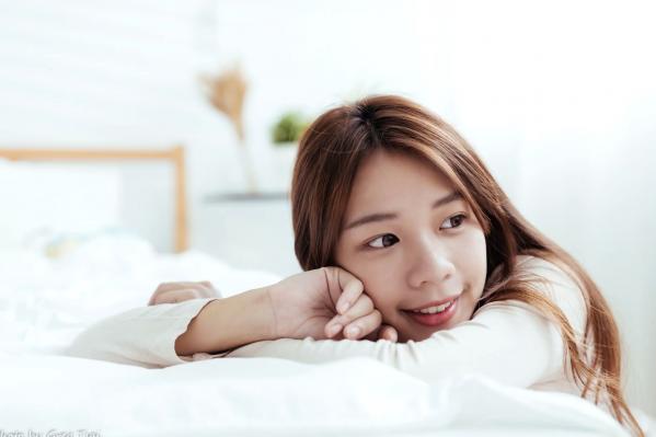    芊聿 - 治愈系清新居家私房照，温暖卧室甜美少女写真 [96P]第59张图片