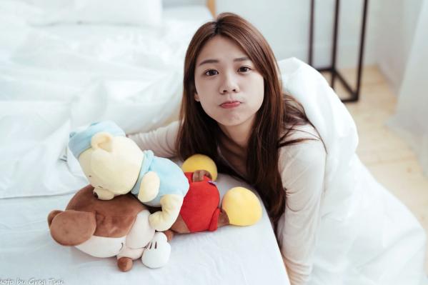    芊聿 - 治愈系清新居家私房照，温暖卧室甜美少女写真 [96P]第72张图片
